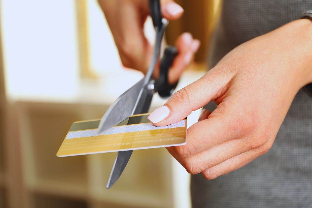 tagliare carta di credito