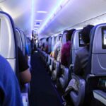 Passeggeri a bordo di un aereo di linea